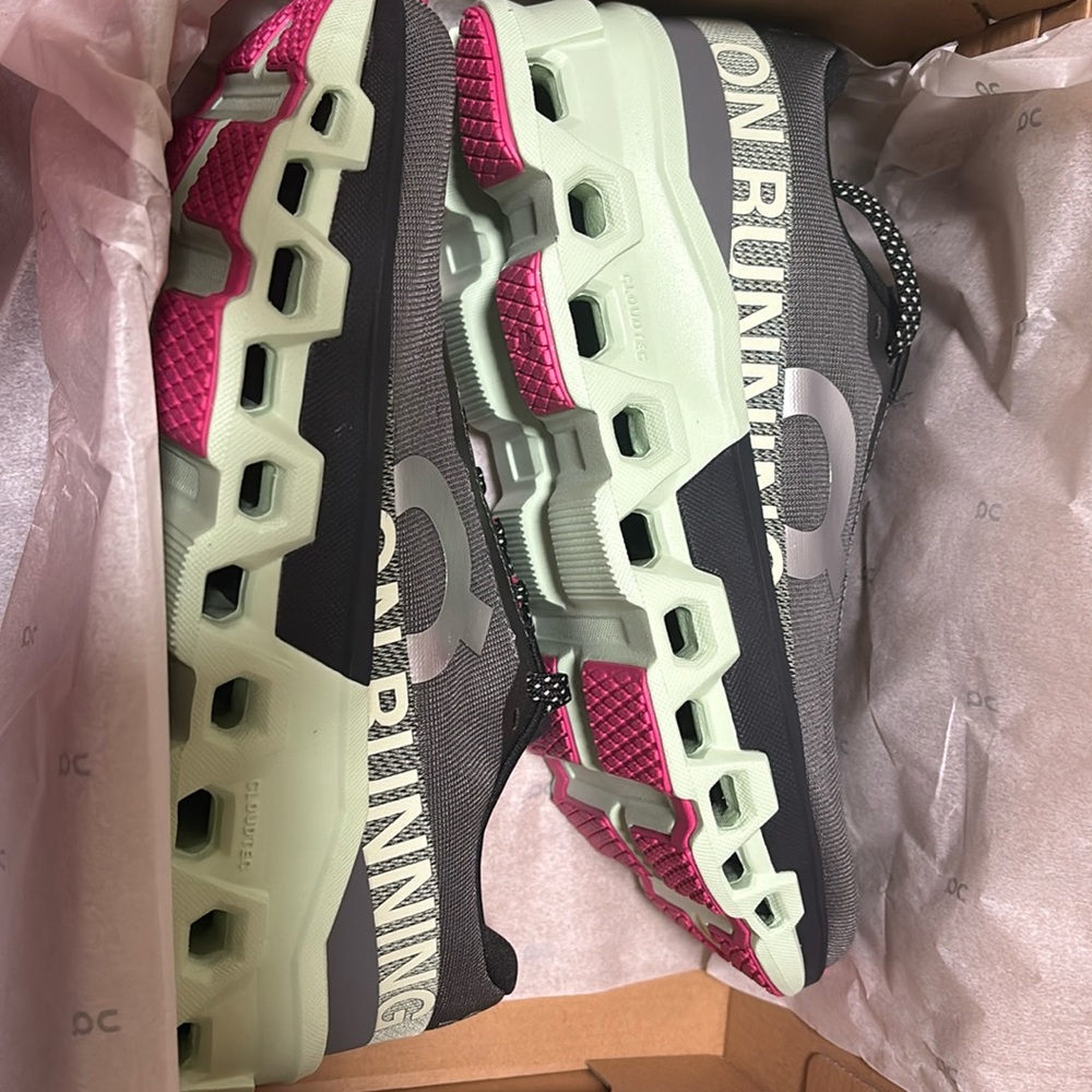 On cloudmonster 2 Women’s running shoes color Asphalt/Lime